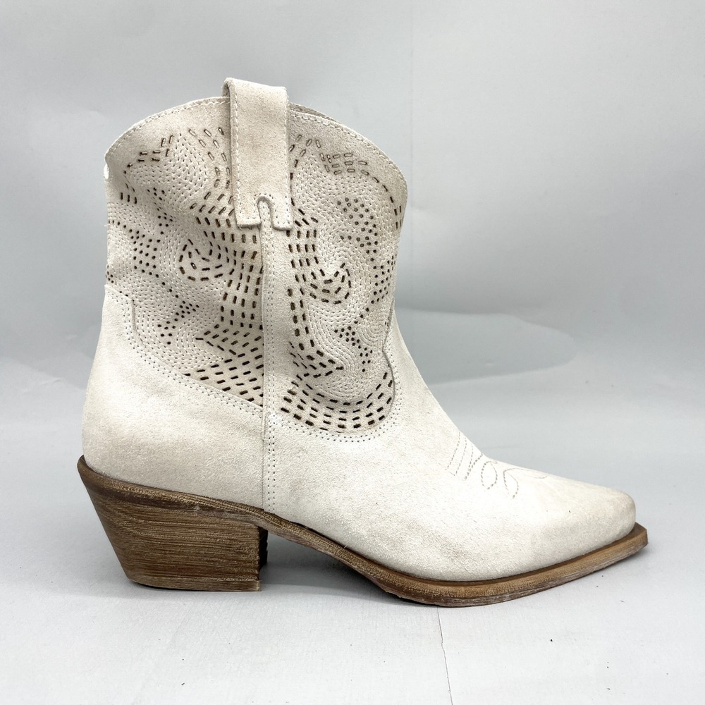 Sundance Western Boots Womens 39 8.5 Cream Suede Perforated Pointed Toe Boho